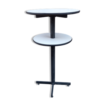 Table eats standing