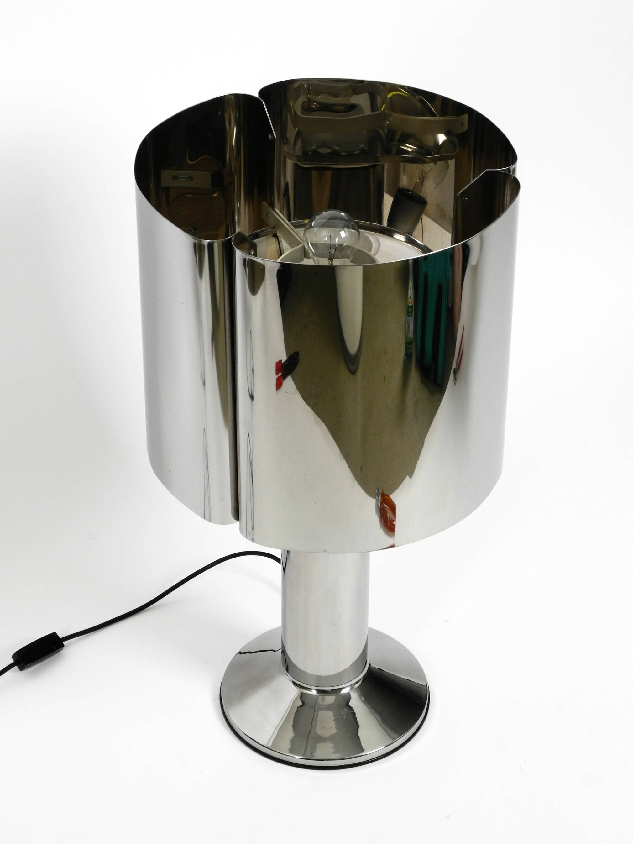 Lampe de table en métal chromé XXL des années 1970 avec abat-jour en métal | Hauteur 75 cm