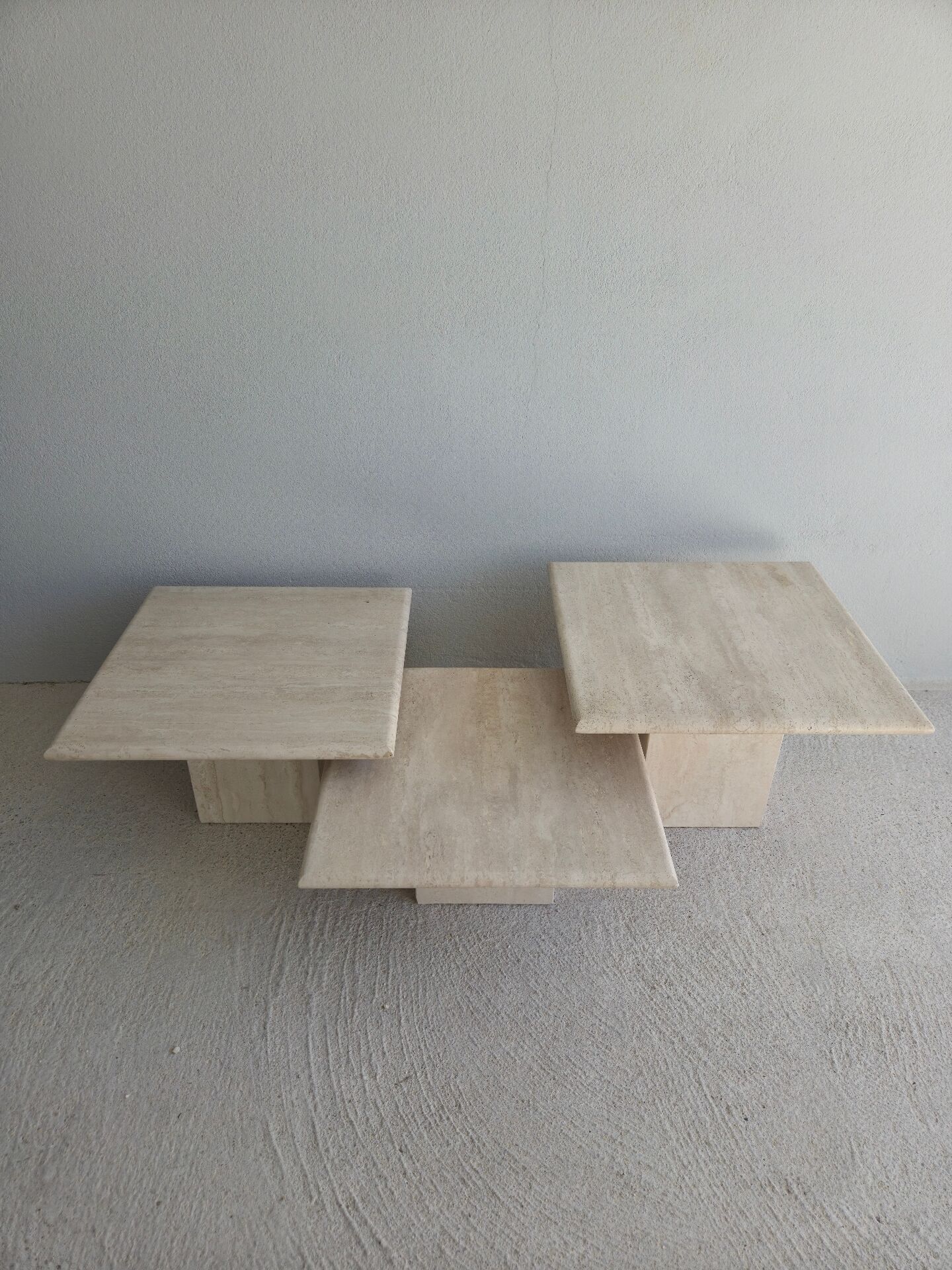 Tables gigognes- basses travertin 1970