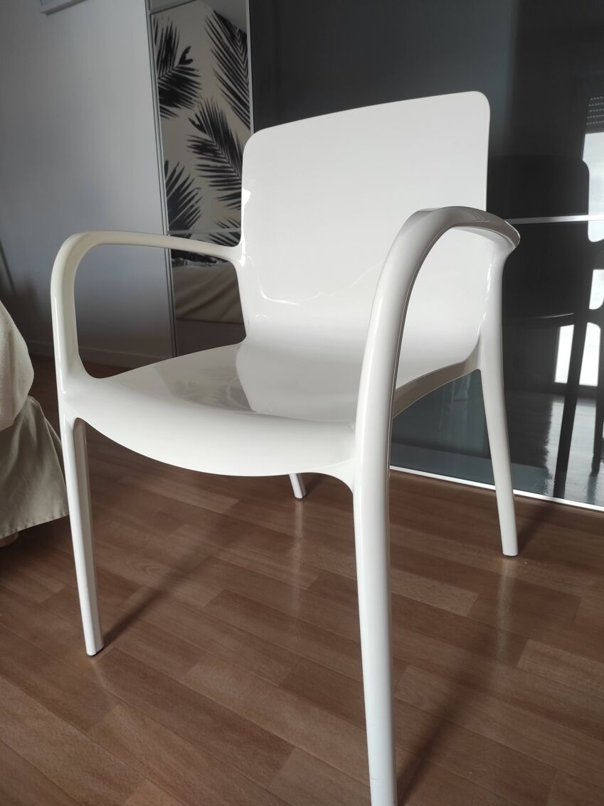 Chaise design blanche TIFFANY et chaises Casprini (Toulouse