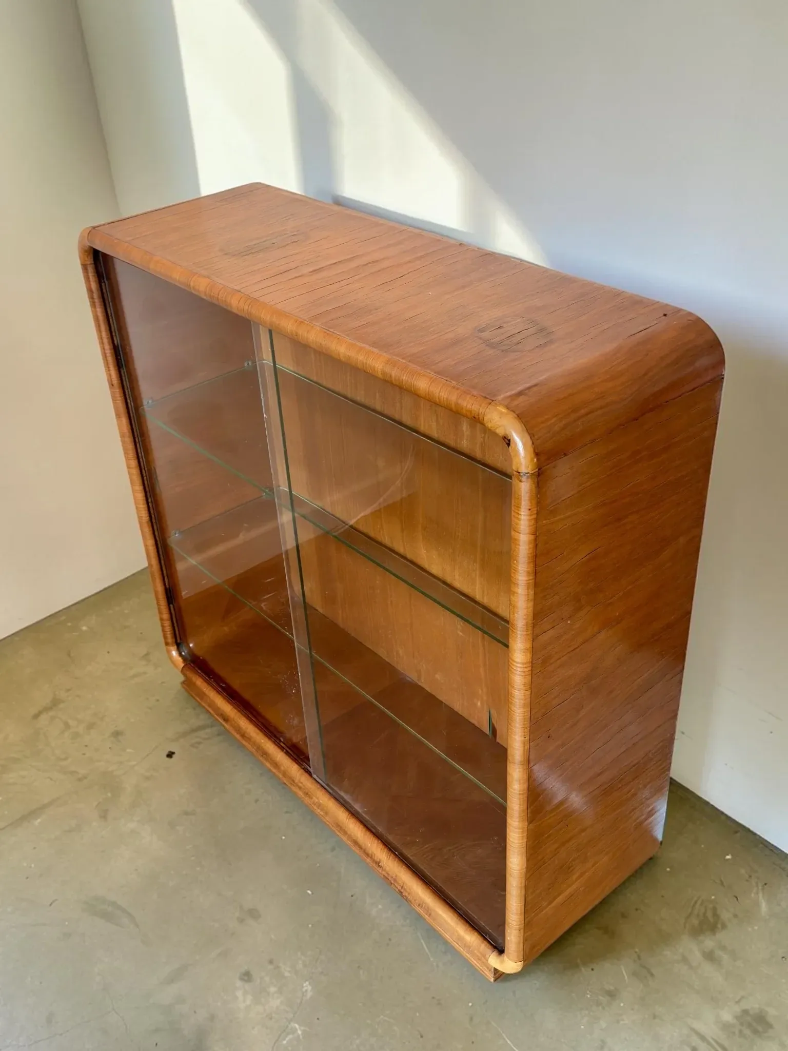 Vintage Art Deco display cabinet in mahogany with a black marble top.