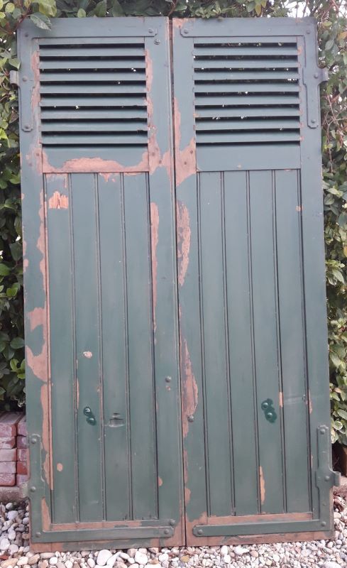 Pair of oak shutters with louvers 200x115,5cm