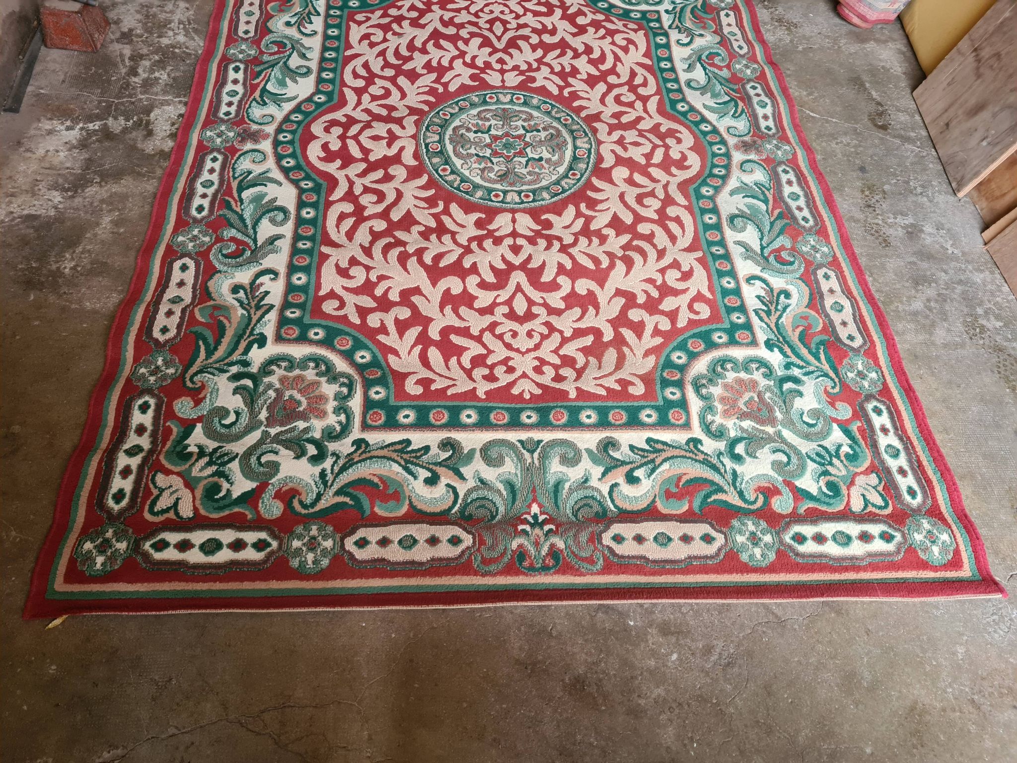 Vintage carpet 1m 82 x 2 m 72