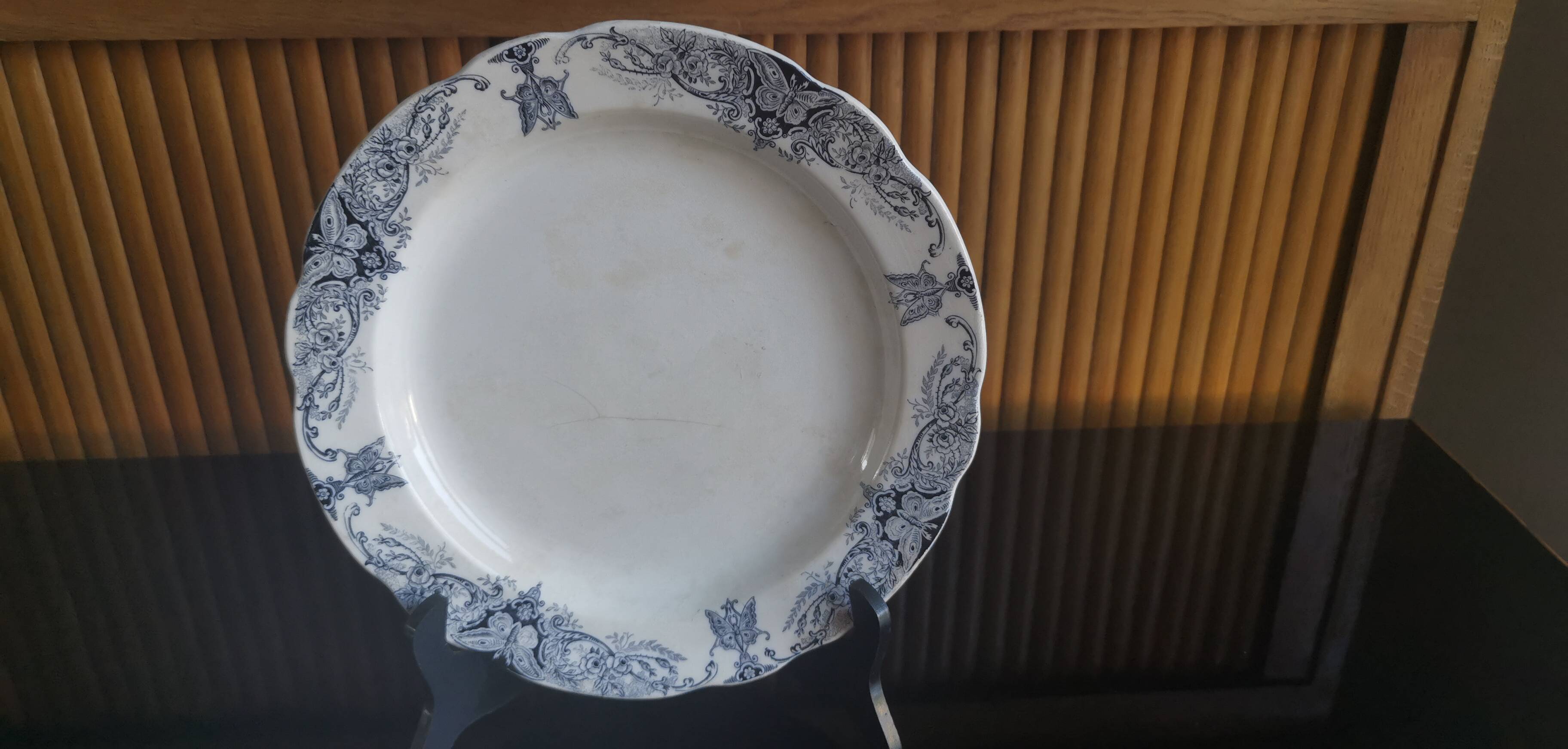 Round earthenware dish "butterflies" model Manufacture Impériale et royale Nimy de Belgique