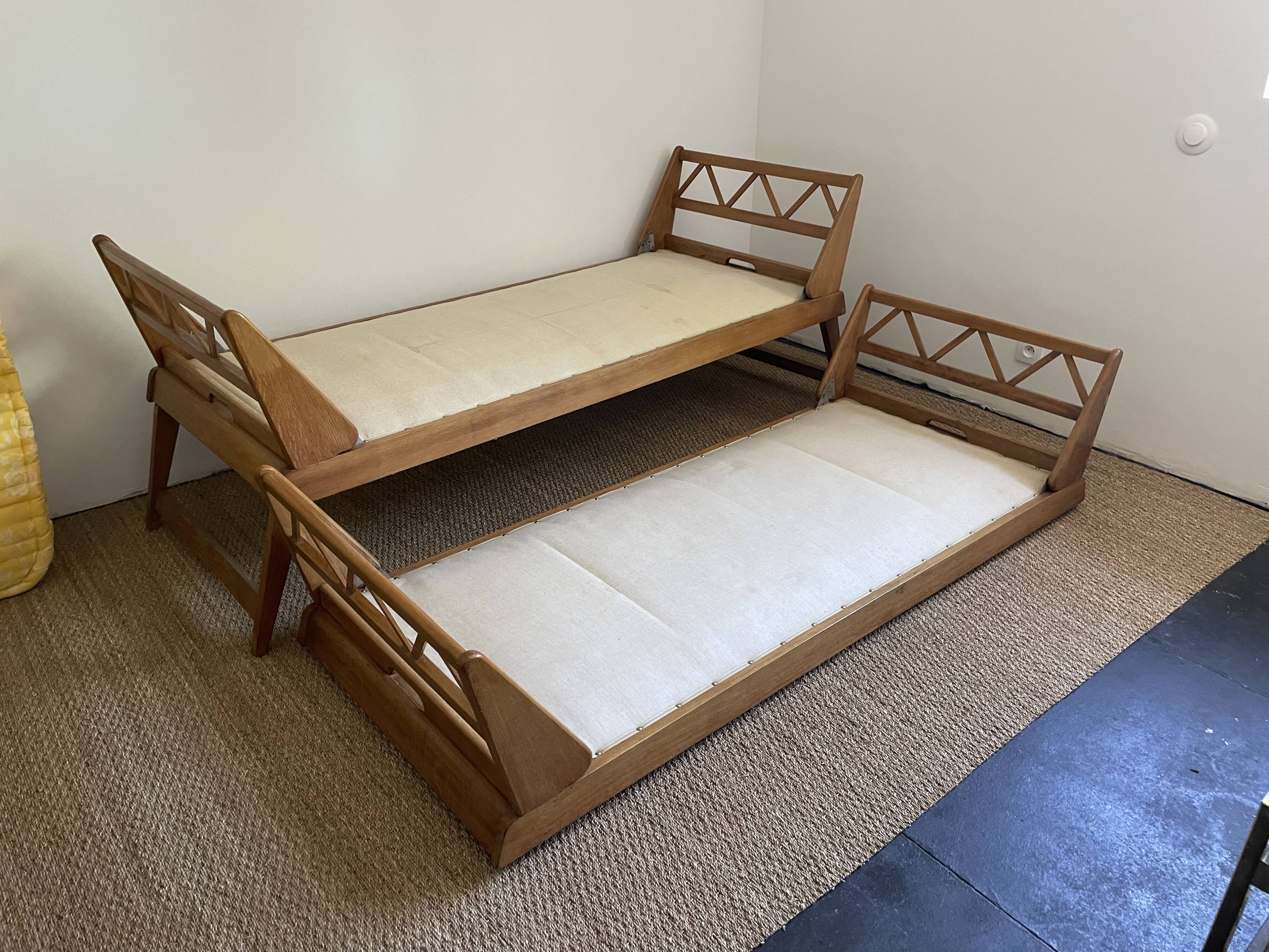 Twin beds daybed vintage