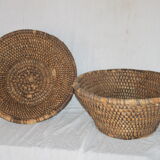 2 old baskets olive