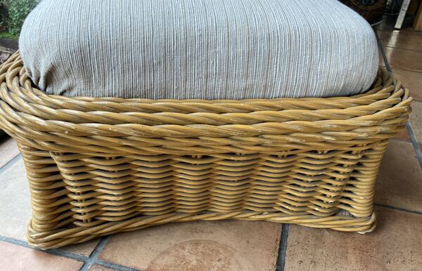 Carré pouf ou repose pied en rotin