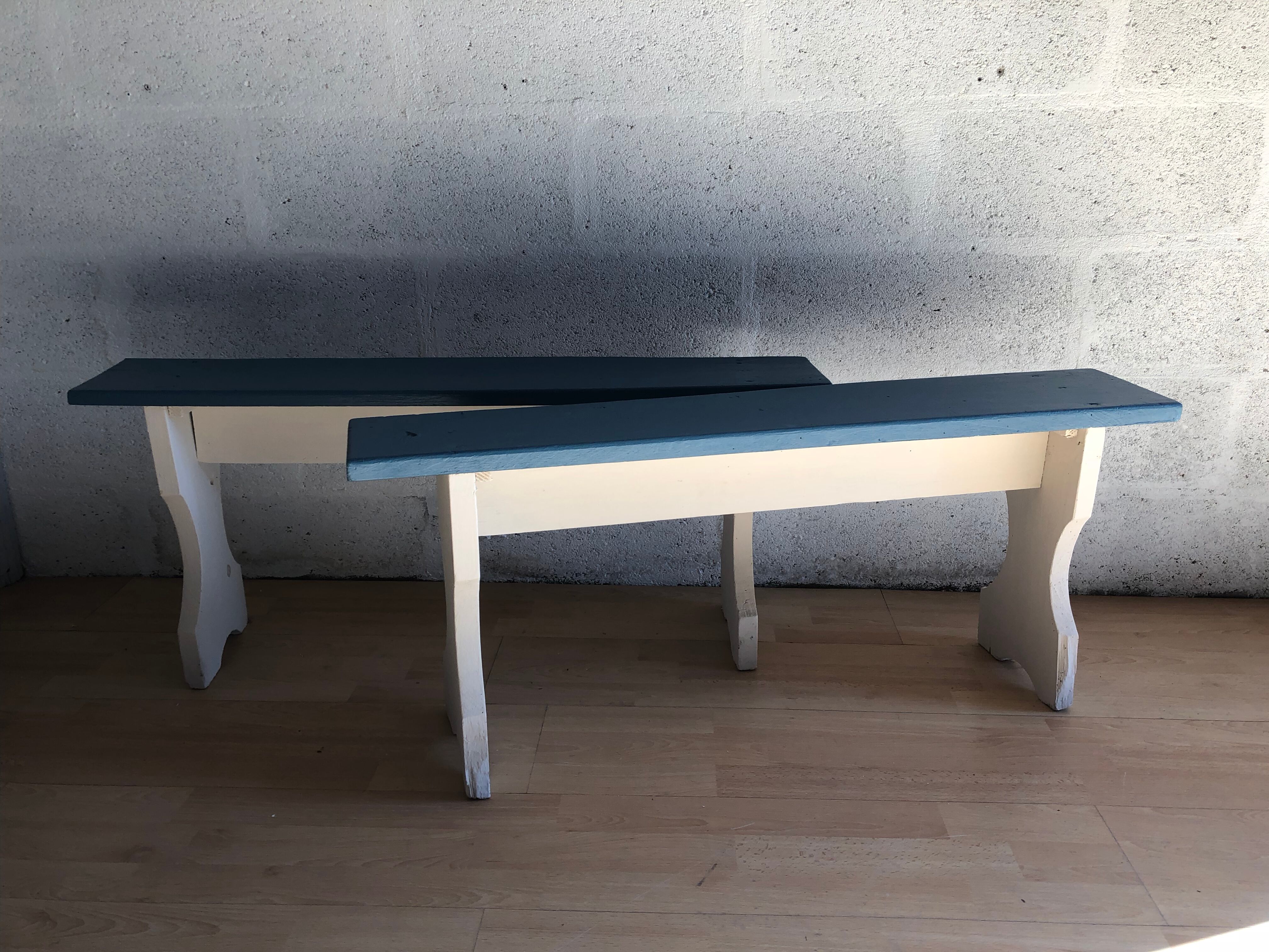 Duo de bancs en bois vintage