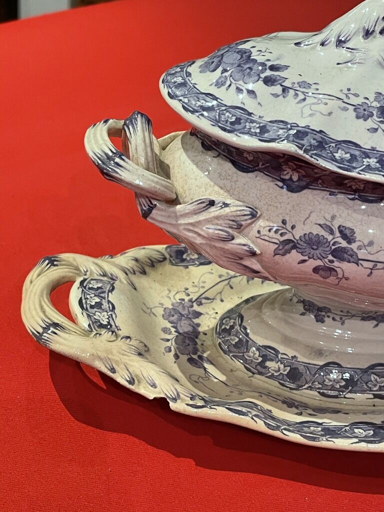 Large porcelain sauciere with blue and white decoration of the 19th century