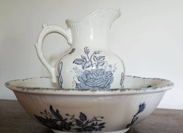 Ensemble broc de toilette