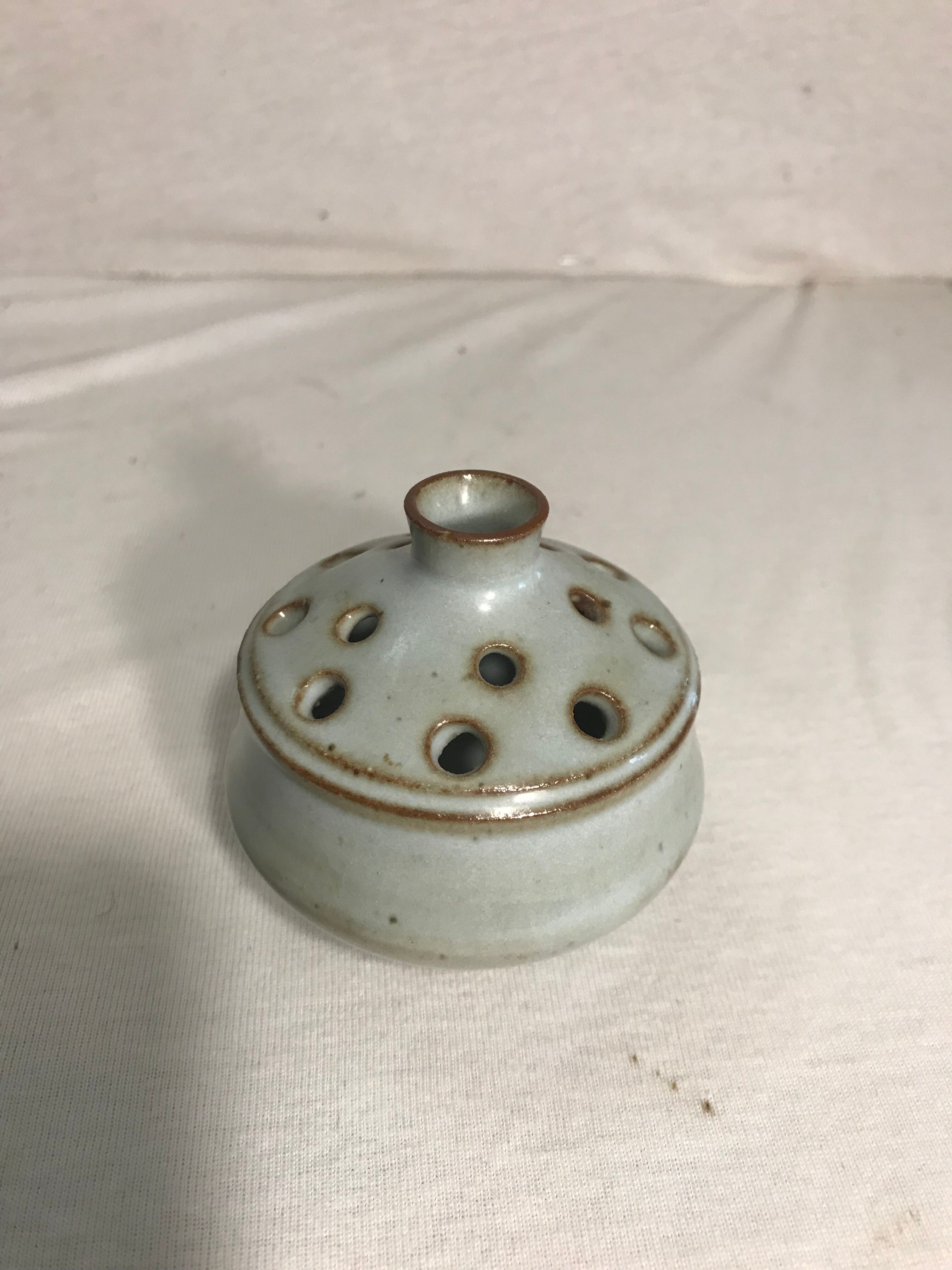 Old Vase Spades flowers 16 holes ceramic Decoration Vintage