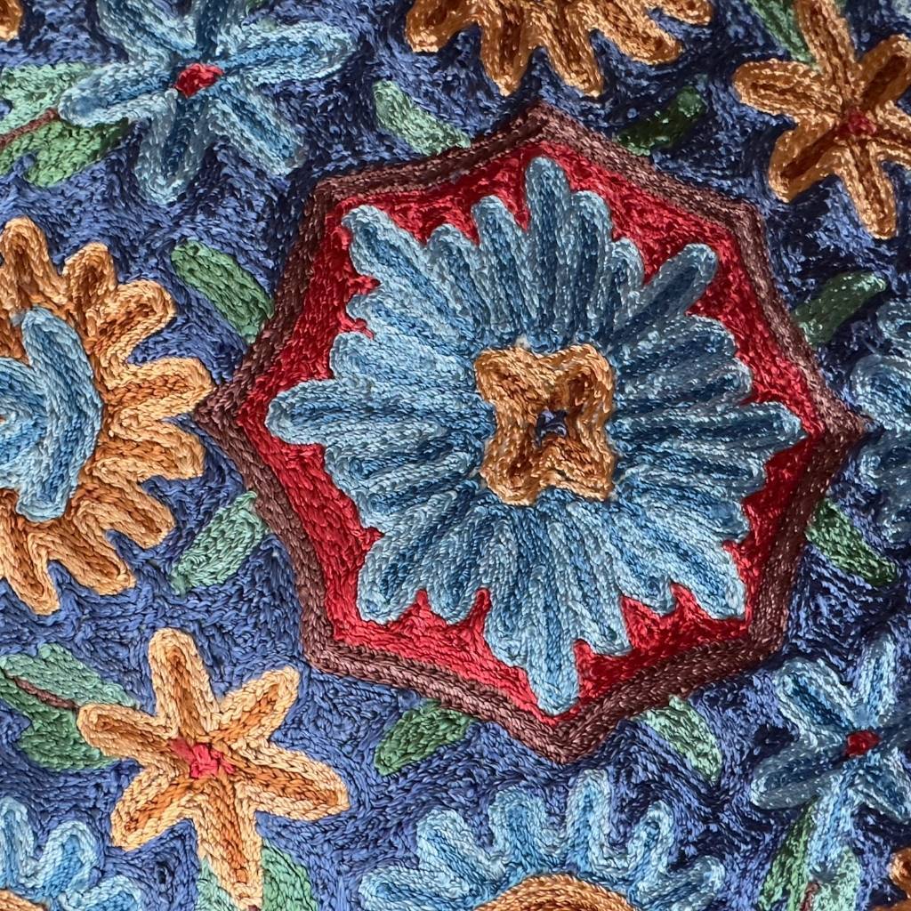 Hand-embroidered silk cushion cover from Kashmir, floral pattern 40x40 cm