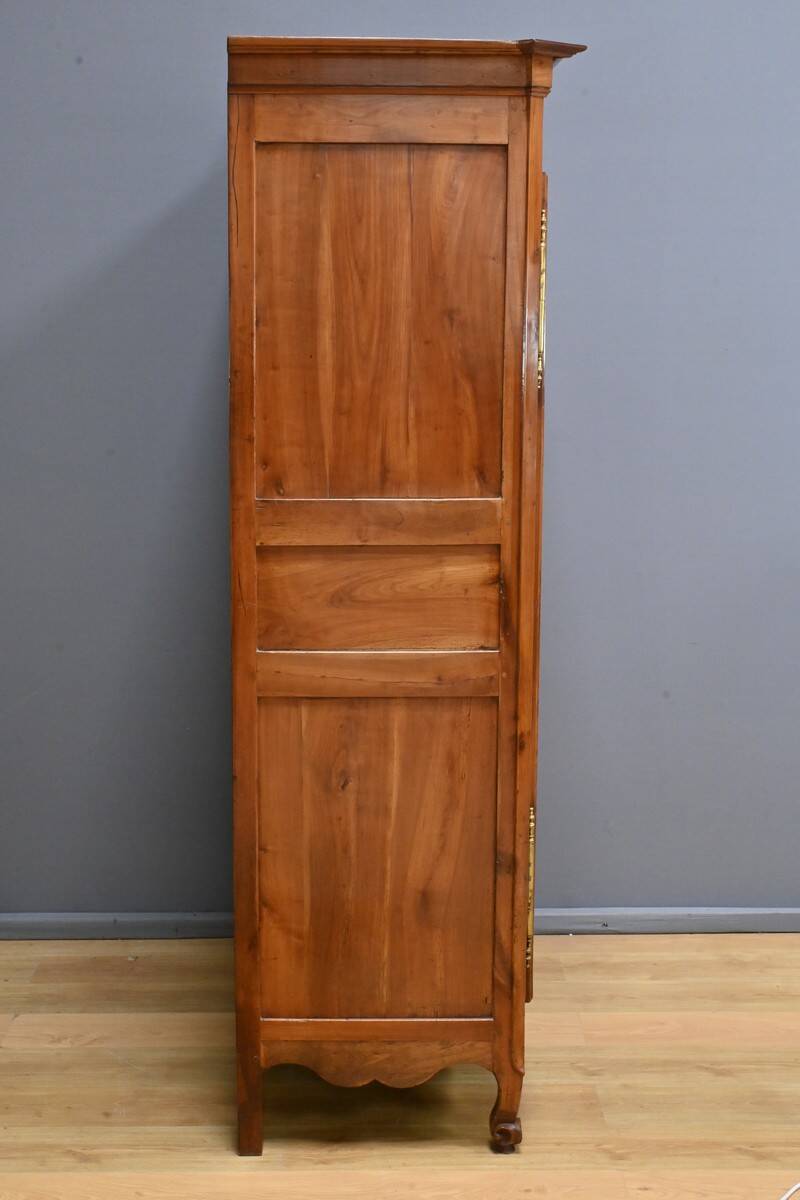 Cherrywood armoire, Louis XV style – Mid-19th century