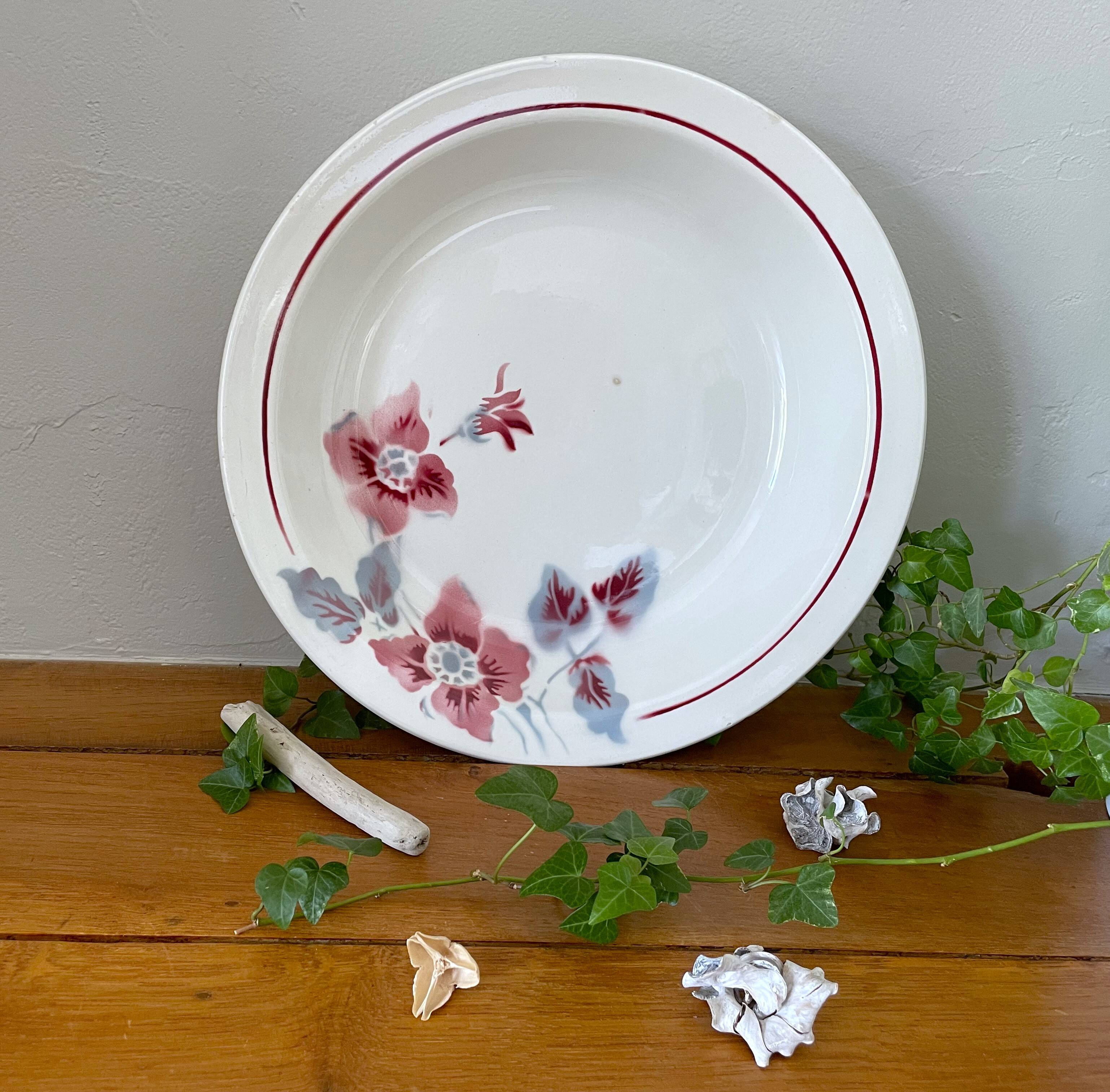 Antique earthenware salad bowl from sarreguemines.