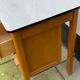 Bureau en formica et bois de pin vintage