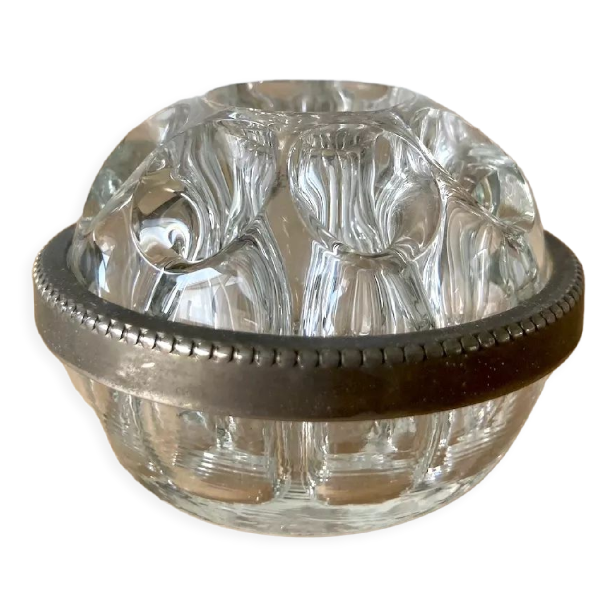 Pique flowers in metal circled glass