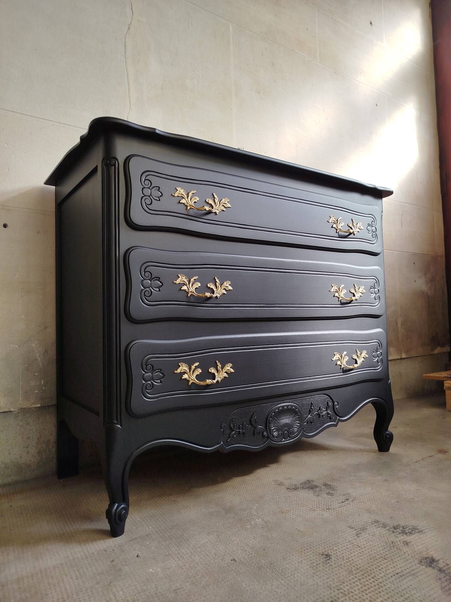 Vintage black chest of drawers