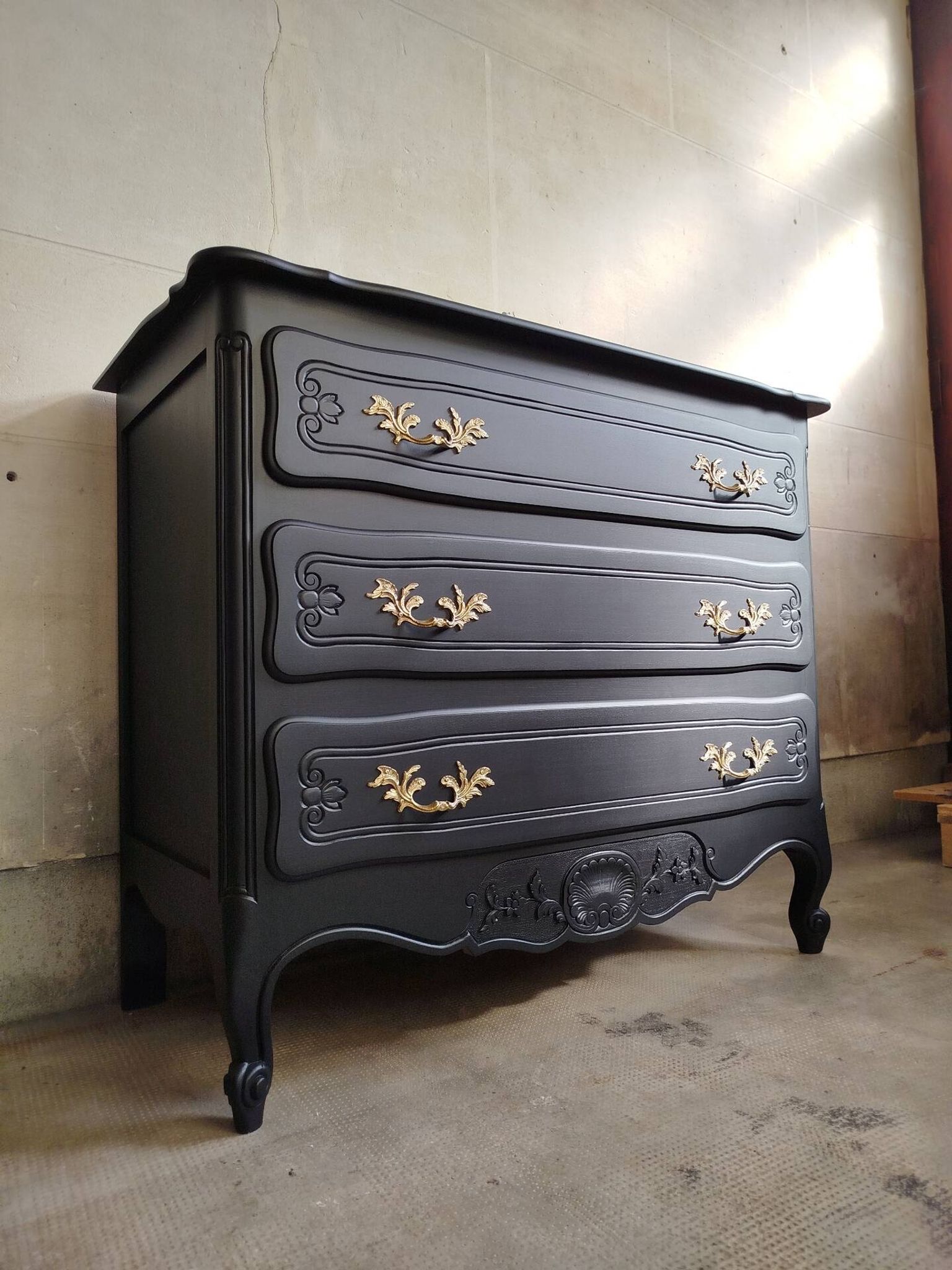 Commode vintage noire