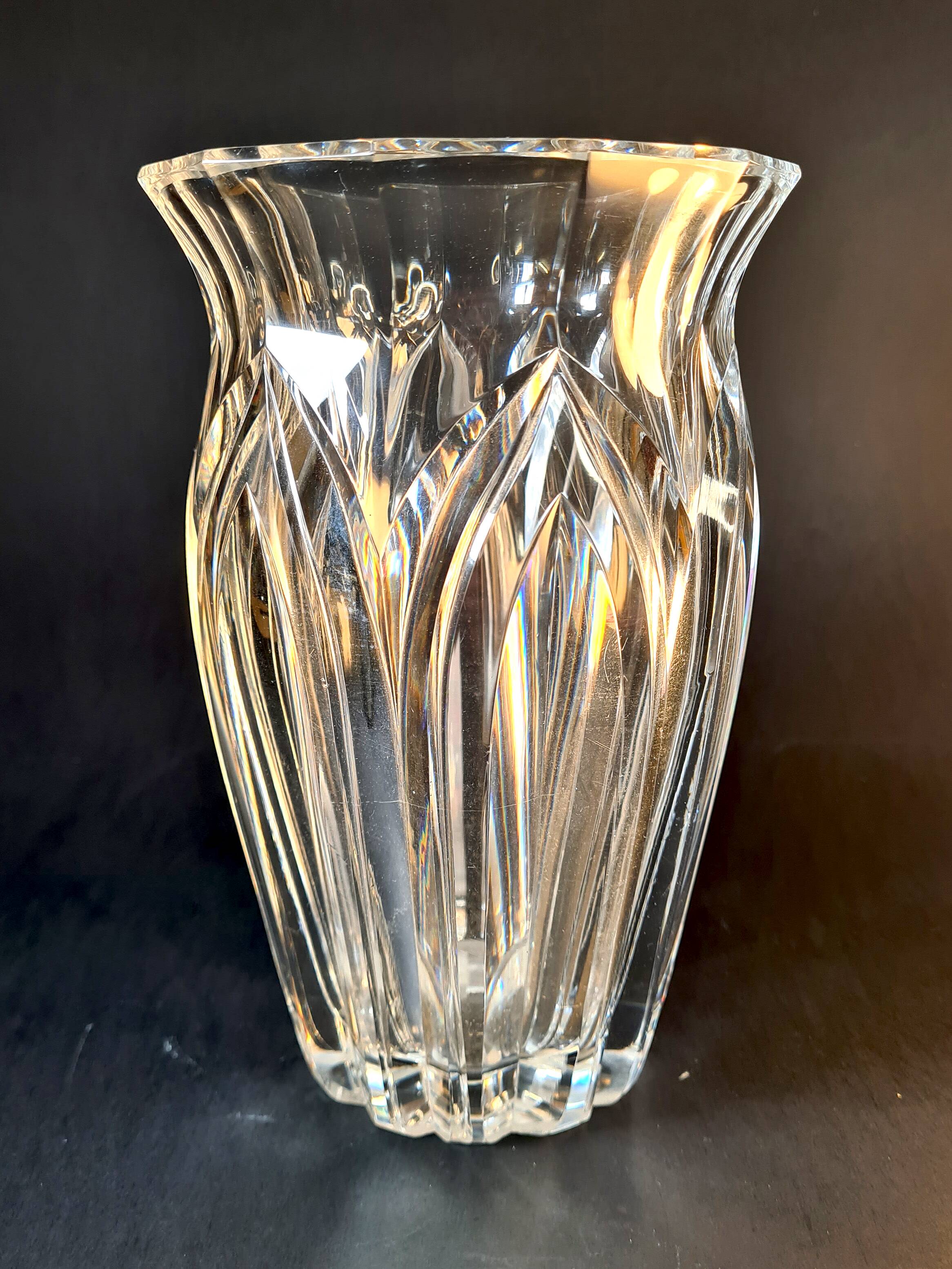Cut crystal vase – Timeless elegance