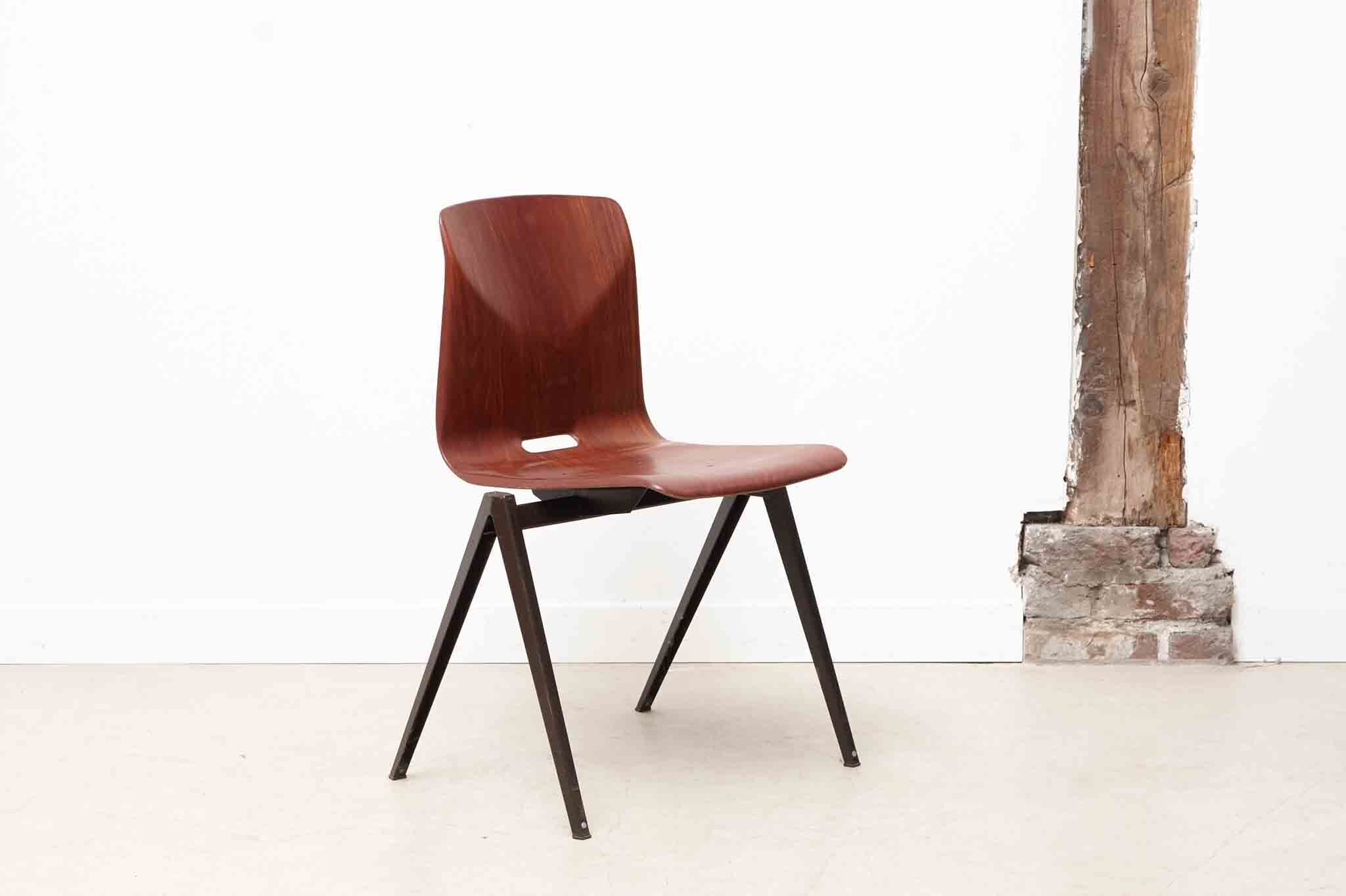Chaise Galvanitas S22 acajou et pied marron
