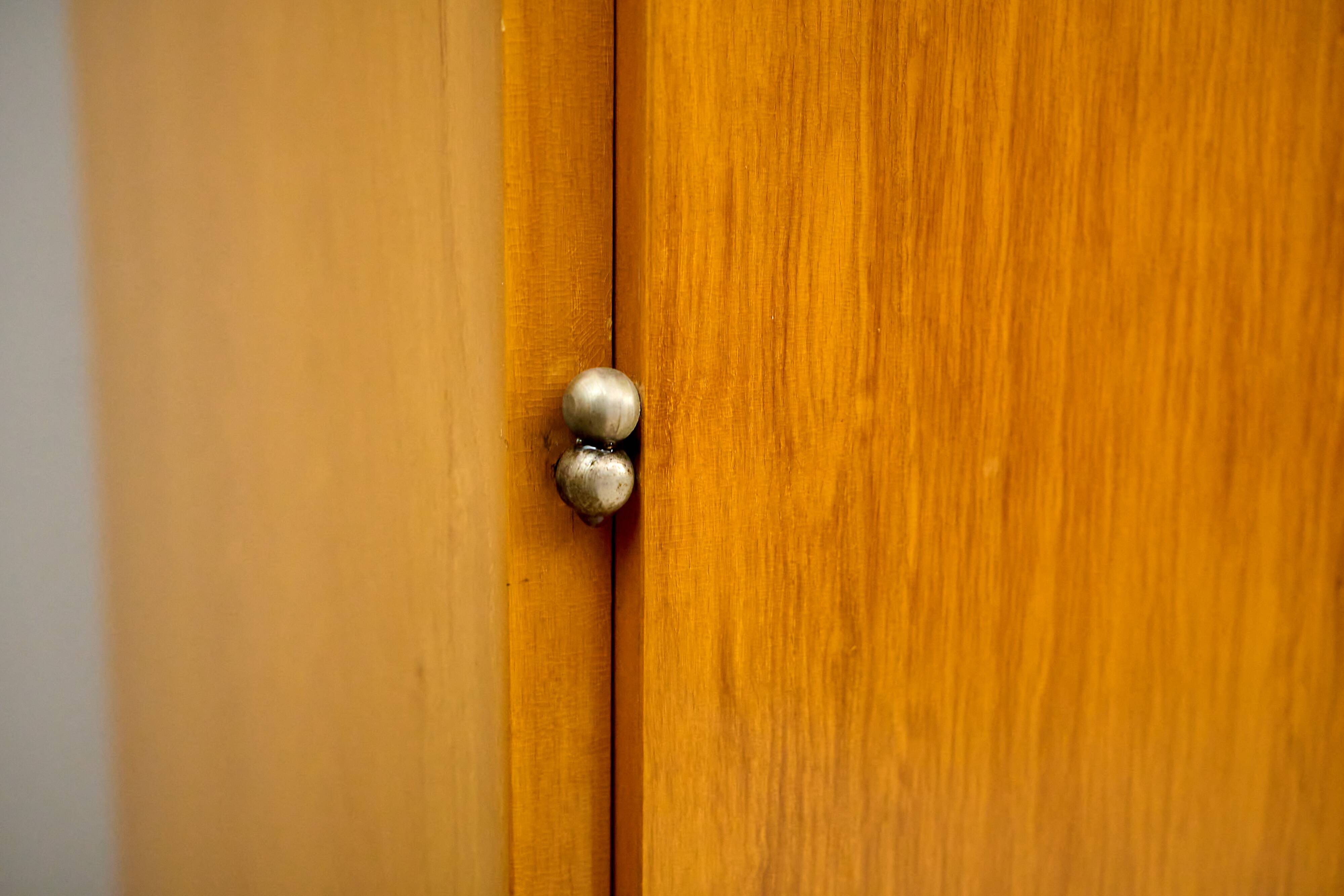 Armoire tchécoslovaque vintage à 3 portes