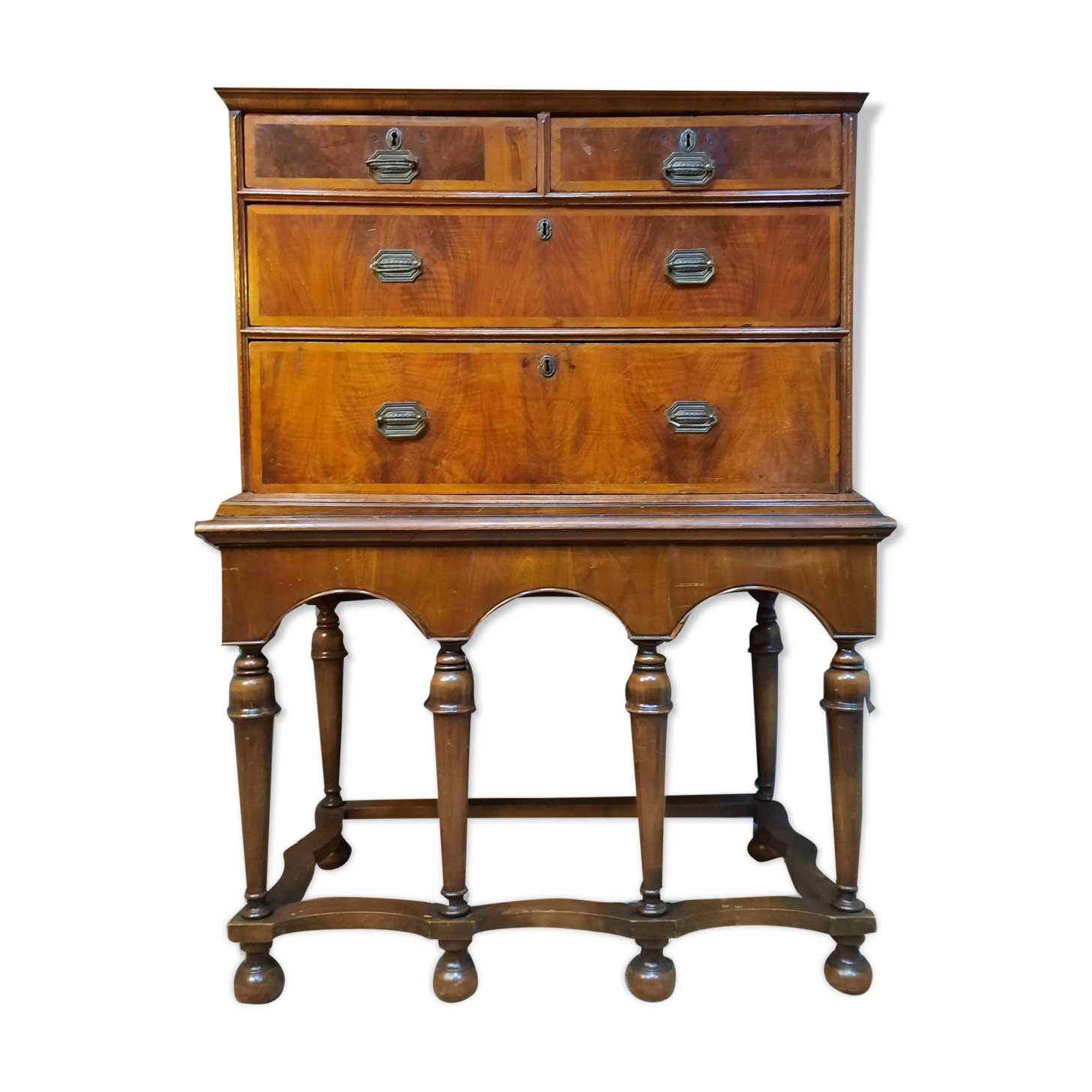 Nineteenth century English tirroir cabinet