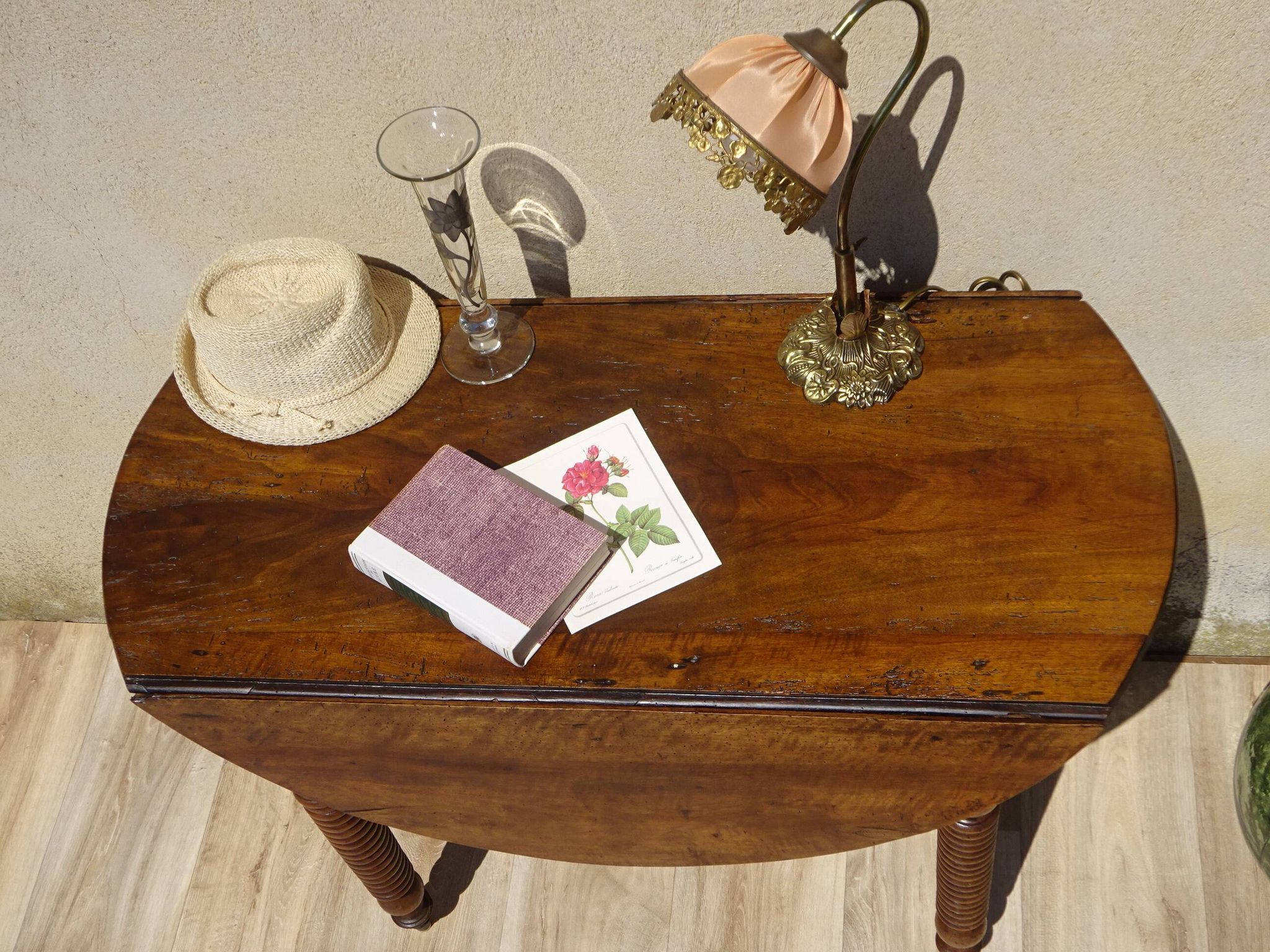 Ancienne table console en noyer, pieds en cuillère de miel