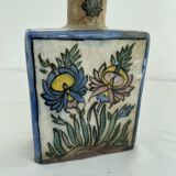 Flacon persan, vase ancien à décor polychrome de fleurs, style Kagjar, céramique ancienne