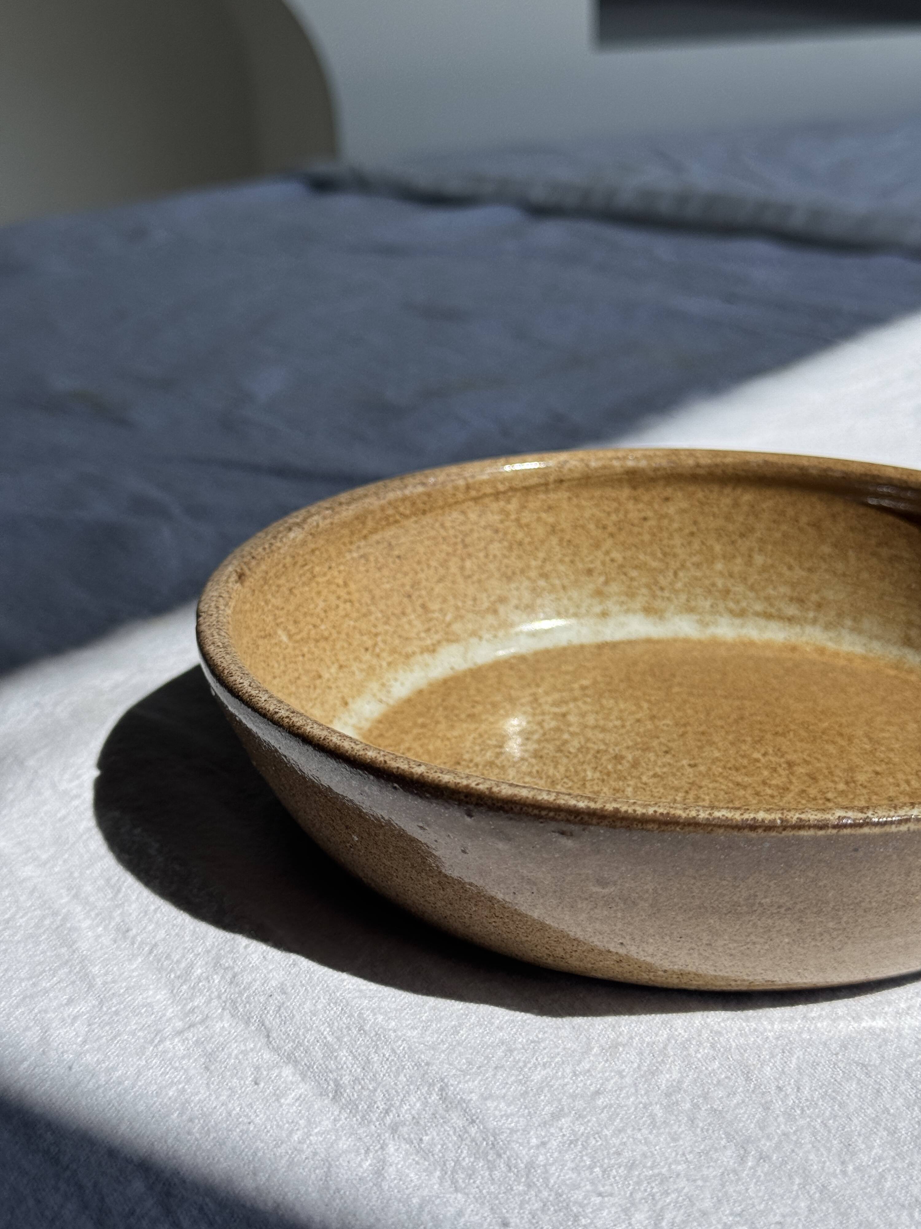 A solid brown flat-bottomed stoneware bowl D18