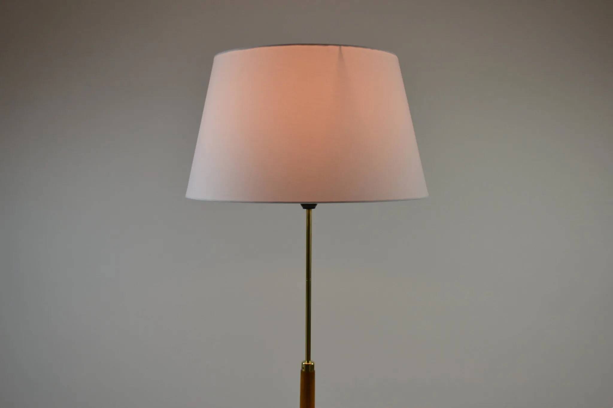 Oak and Brass Floor Lamp Marked “GO 12 WDH”, Sweden, 1950s