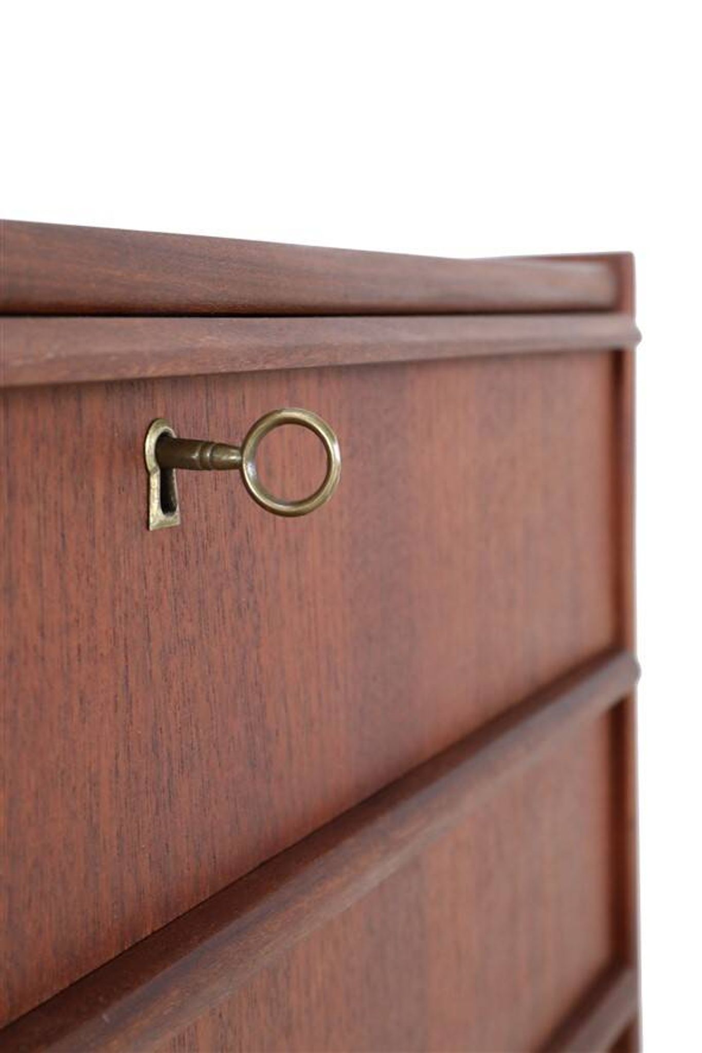 Mid-century teak chest of drawers / dresser / Danish modern design / 1960s