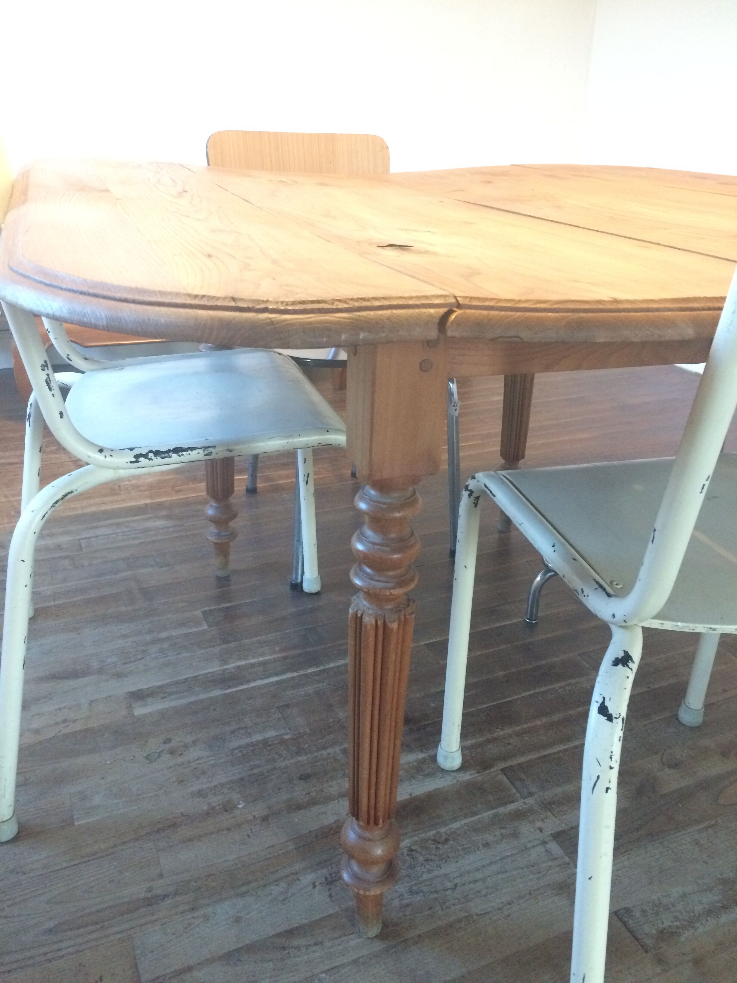 Table with solid wood flaps