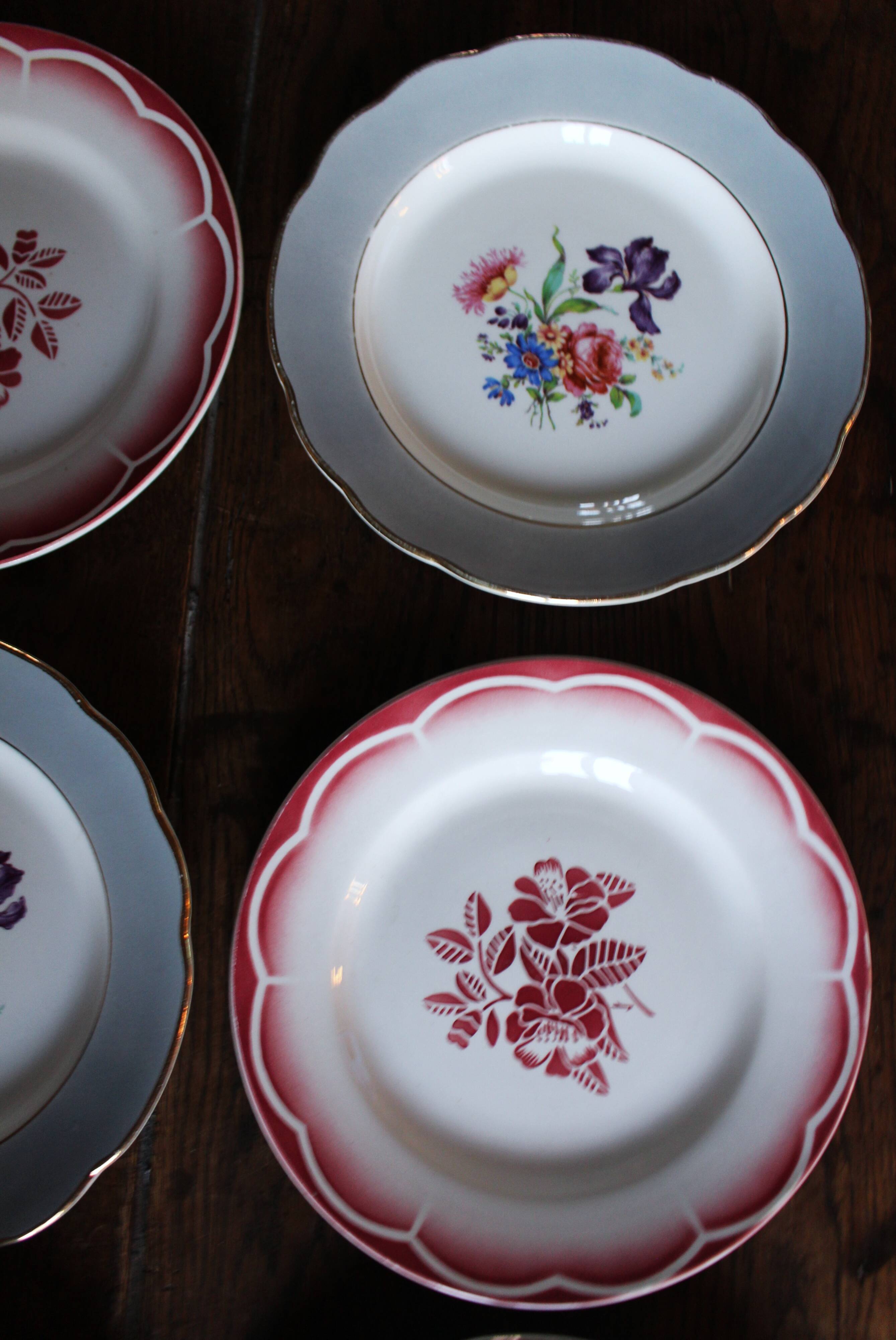 6 flat plates Digoin Sarregemines Marsac red with gold flowers
