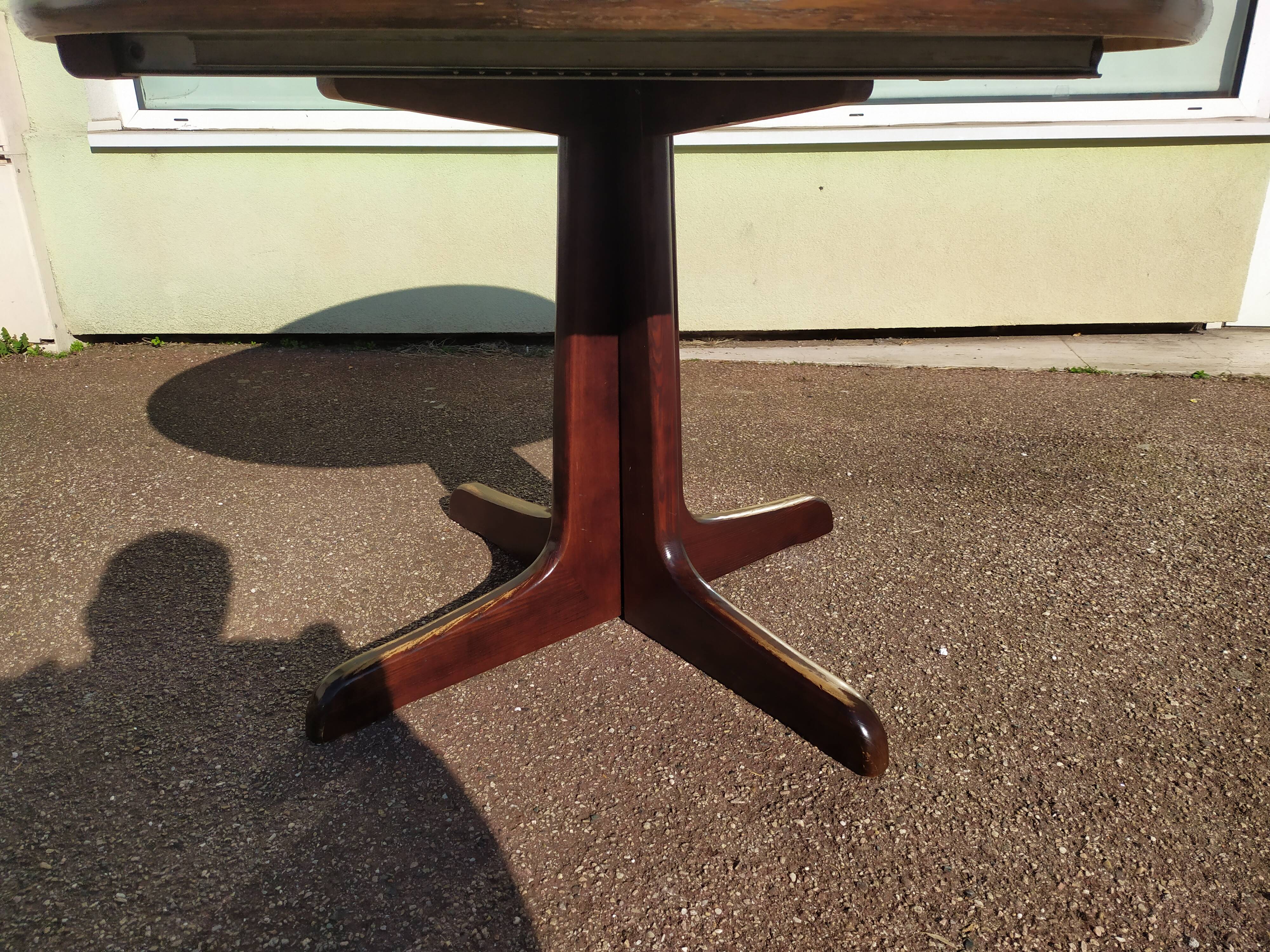 Round extendable wooden table - year 1960 - 110cm to 210cm
