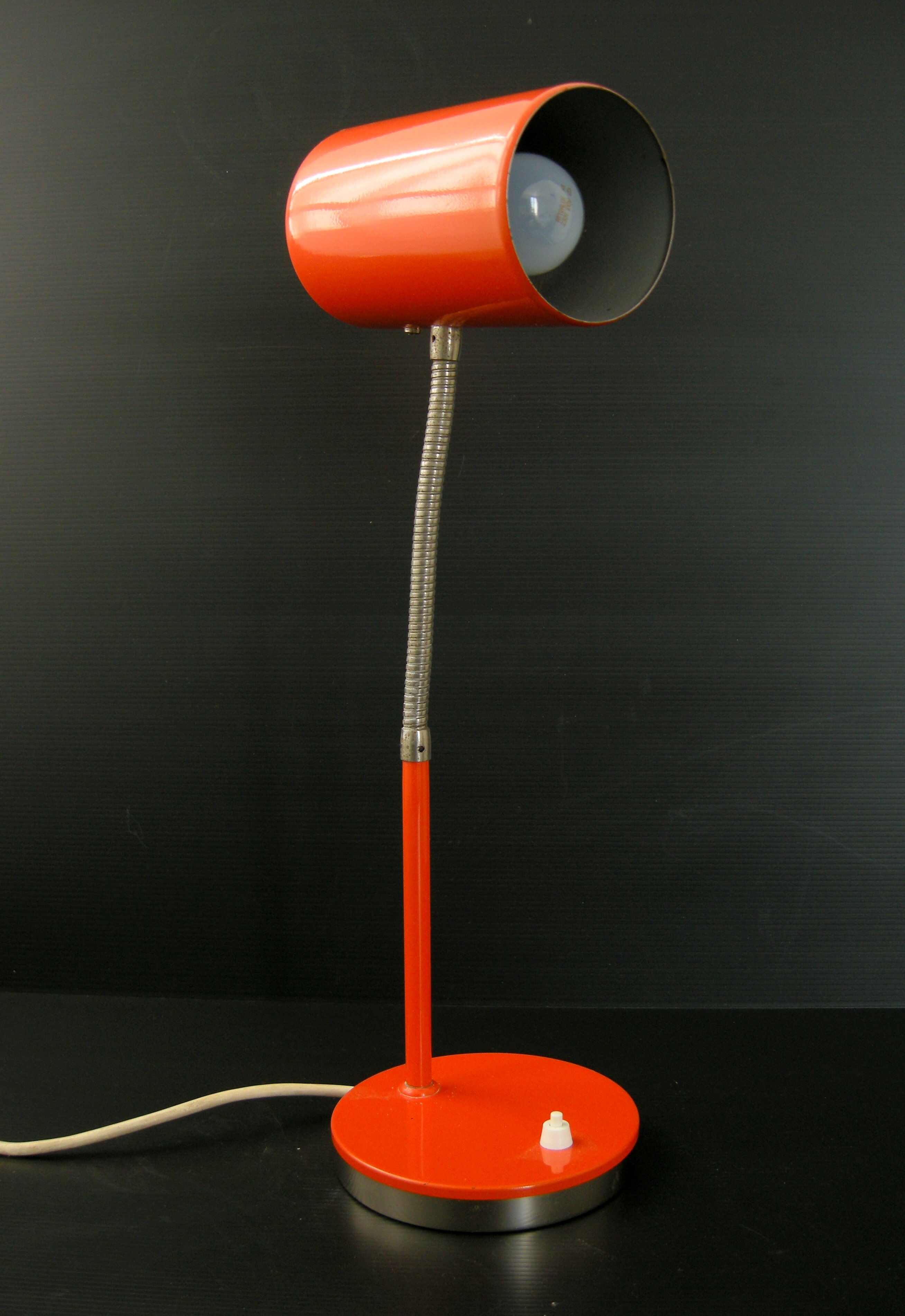 Lampe vintage 1970 métal laqué orange