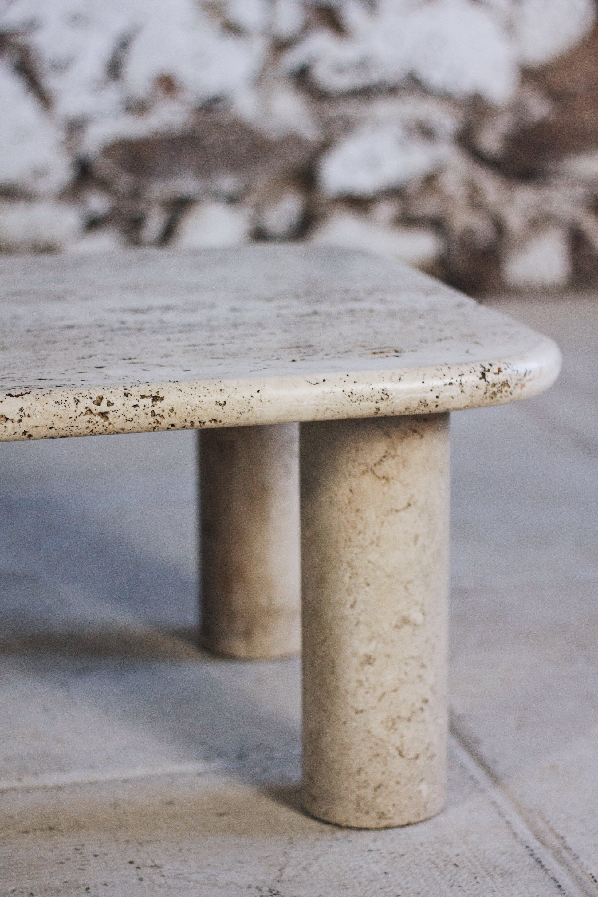 Travertine coffee table in the style of Angelo Mangiarotti, 1970.