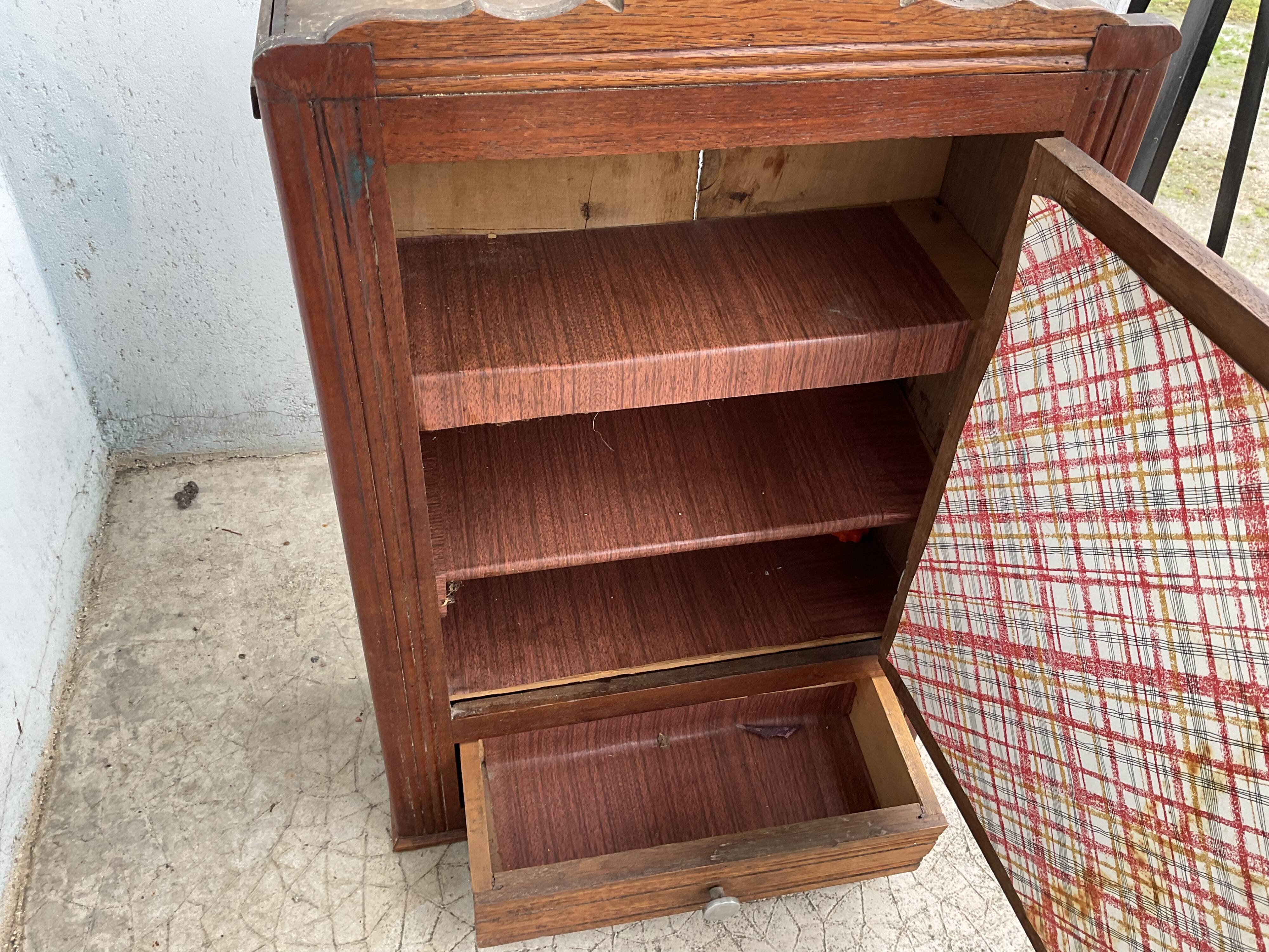 Armoire à pharmacie