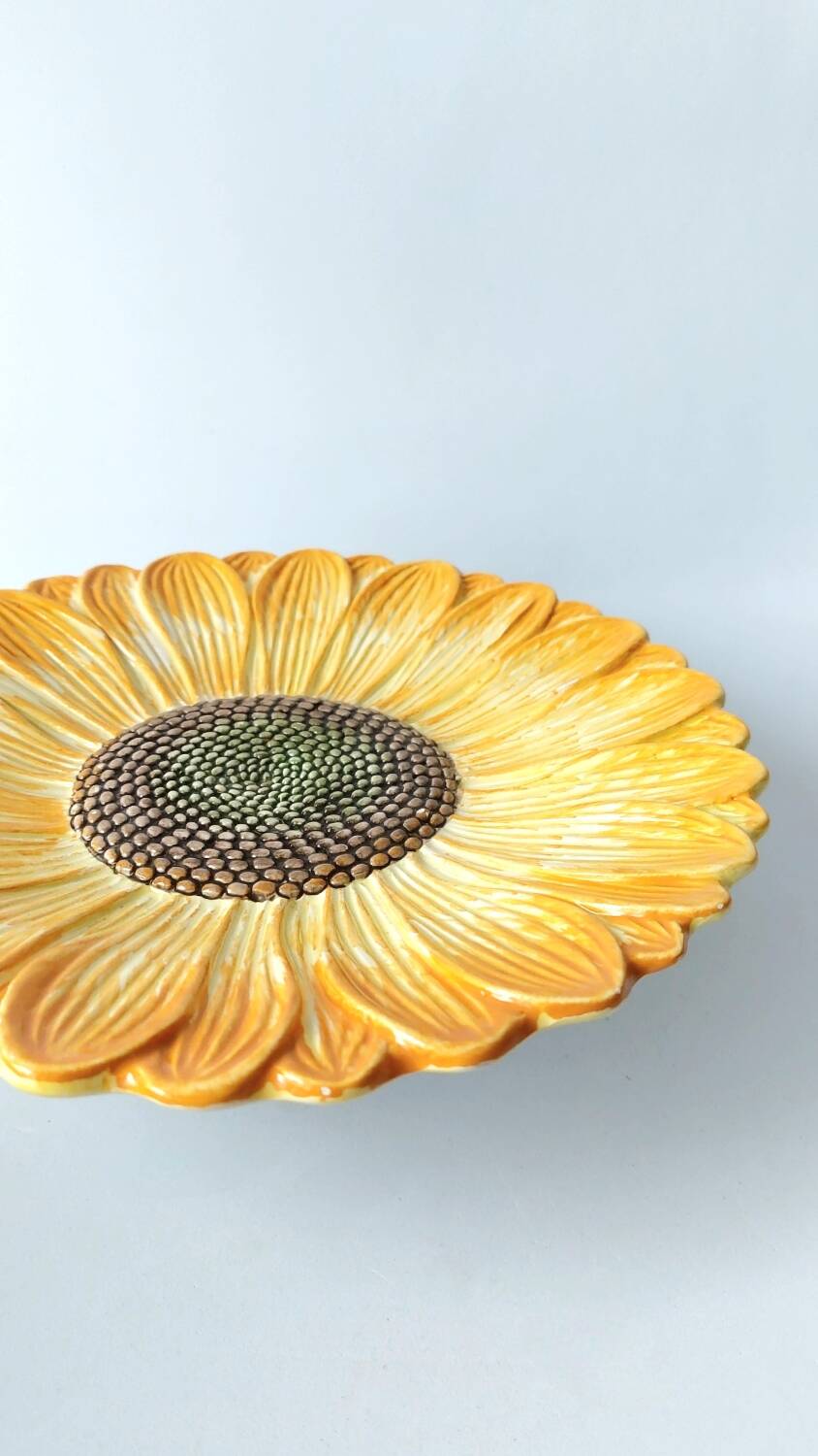 Sunflower display dish vintage tableware