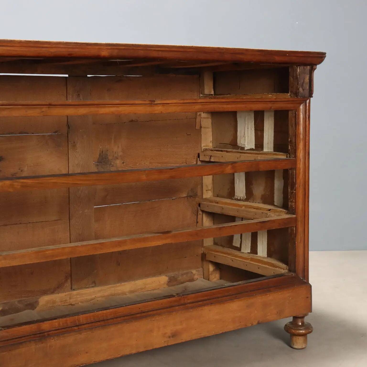Commode ancienne Louis-Philippe en noyer, Italie, XIXe siècle