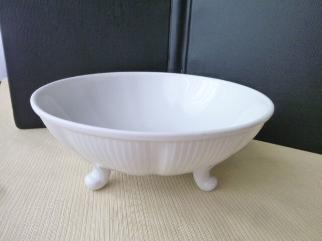 Tripod fruit drainer in Pillivuyt porcelain