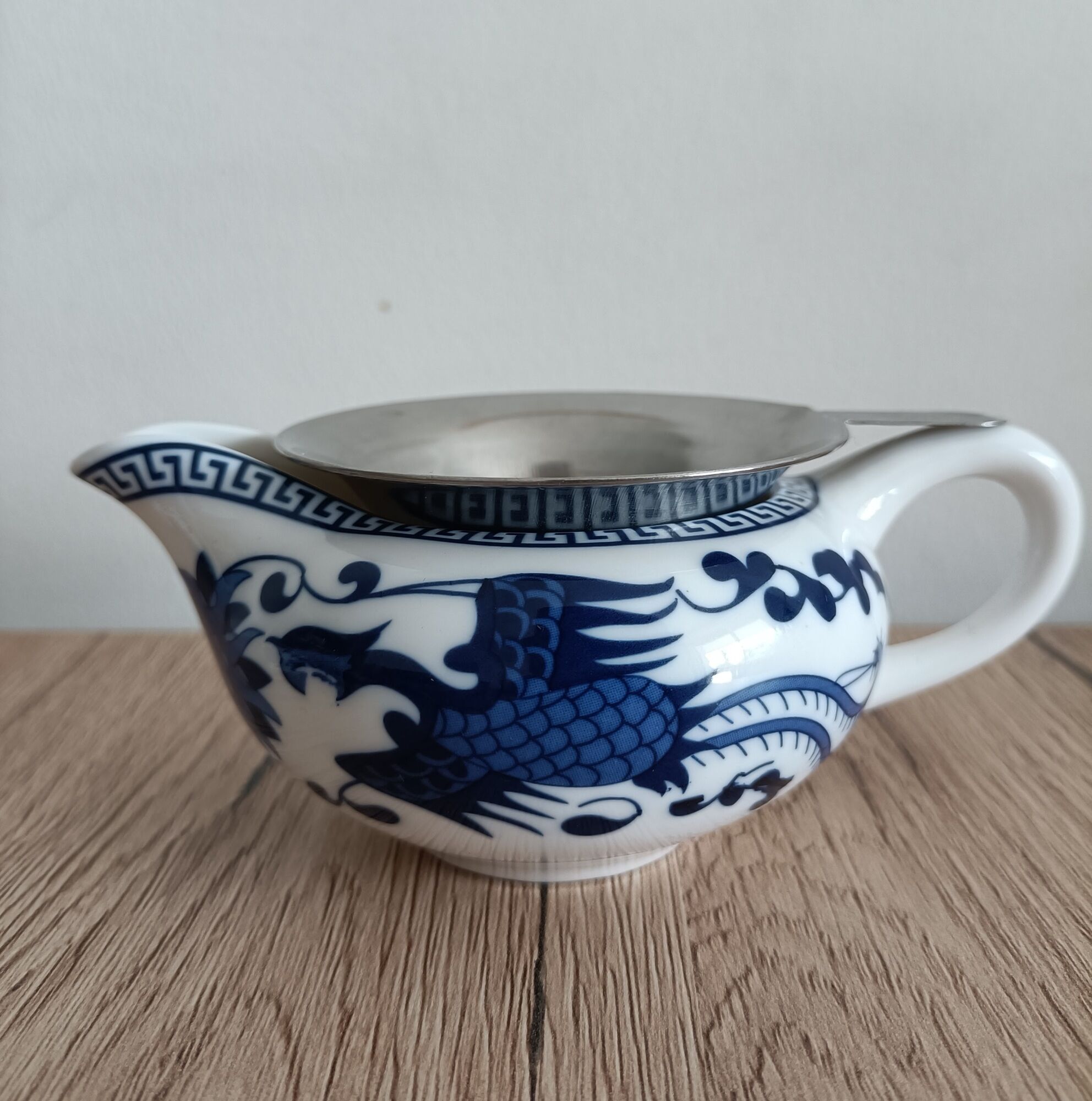 Gaiwan traditional chinese tea set in blue and white porcelain