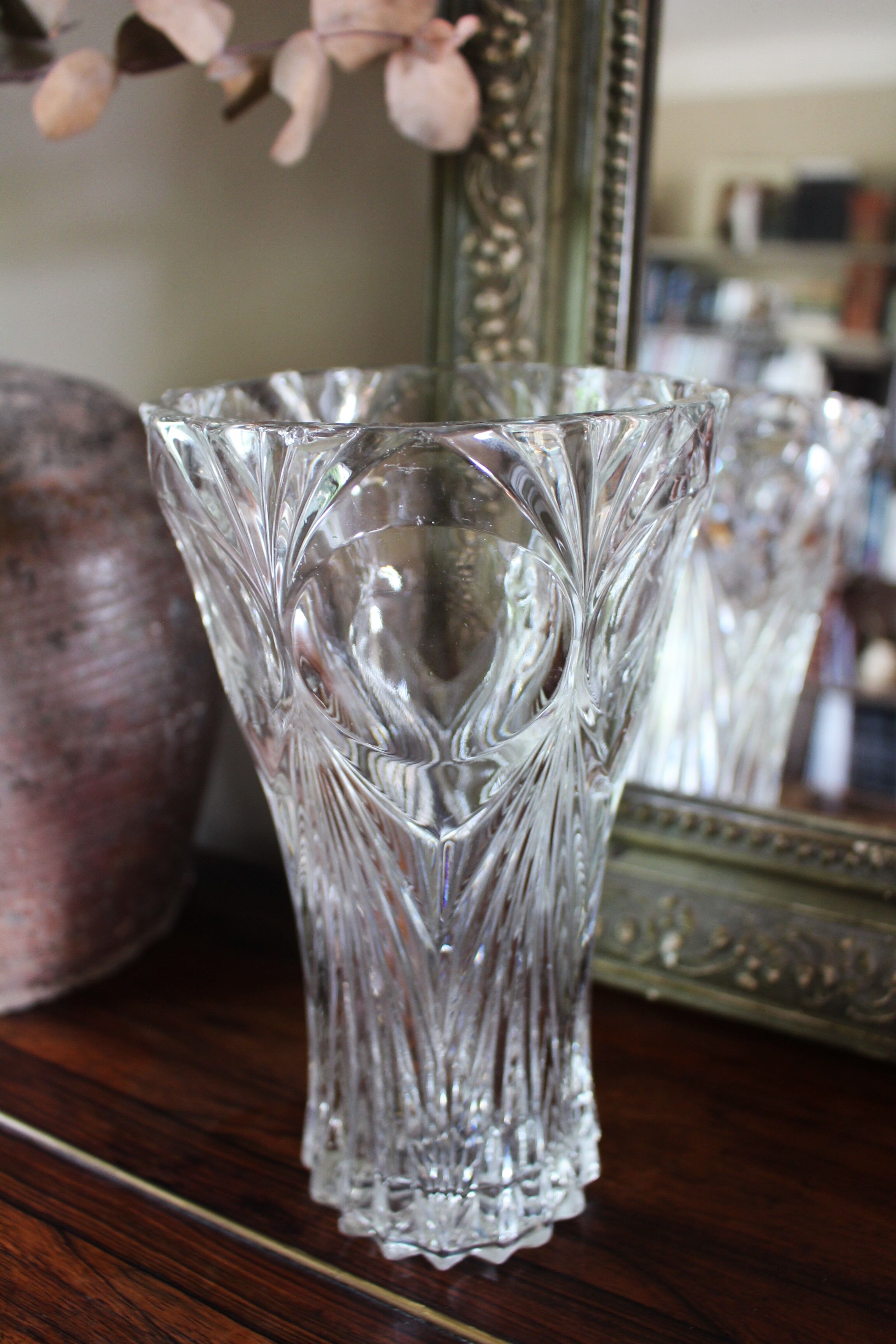 Transparent chiseled glass vase