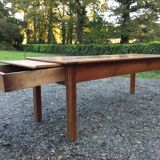 Table de ferme vintage en cerisier massif à 2 tiroirs et 1 tirette à pain.