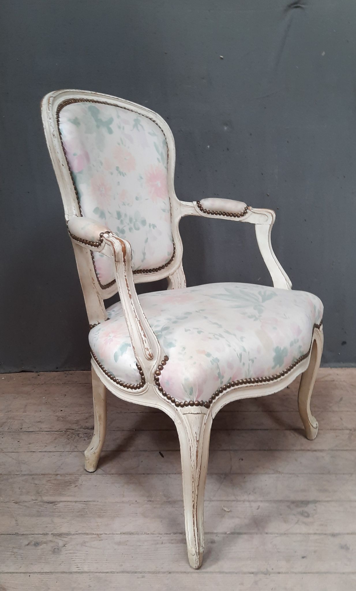 Louis XV armchair in white lacquered wood