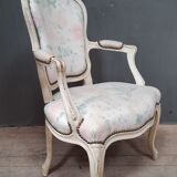 Louis XV armchair in white lacquered wood