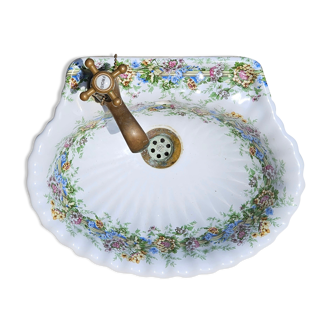 Paris porcelain washbasin with copper faucet
