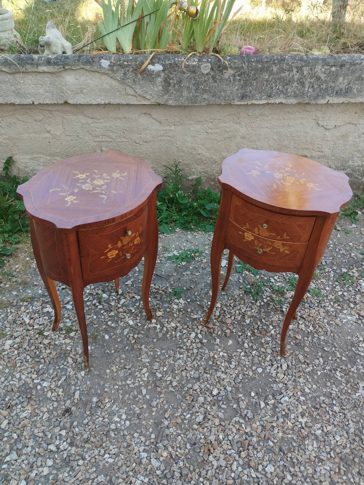 Paire de chevets anciens en marqueterie style Louis XV