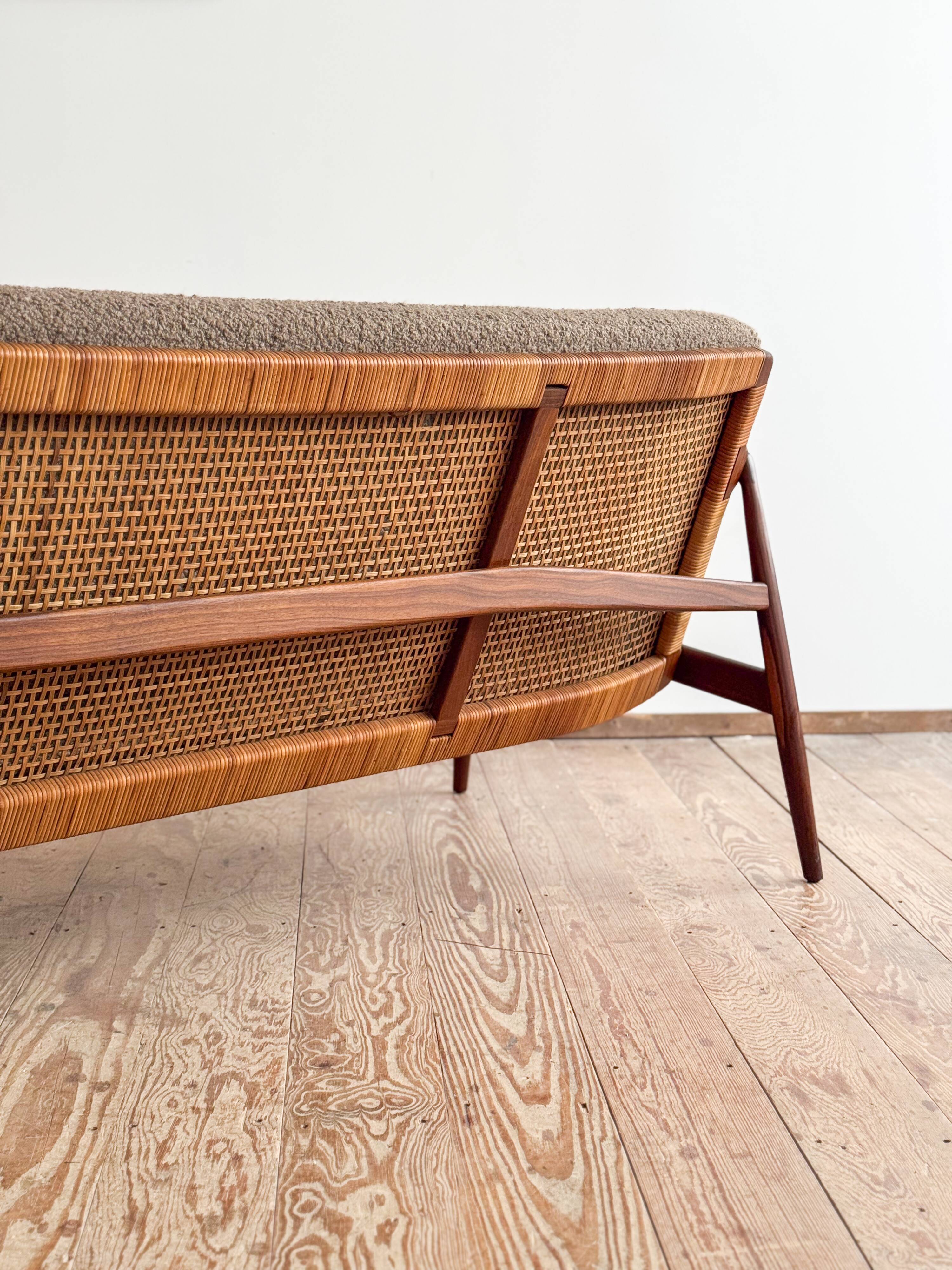 Mid Century Sofa par Hartmut Lohmeyer, teck et cannage