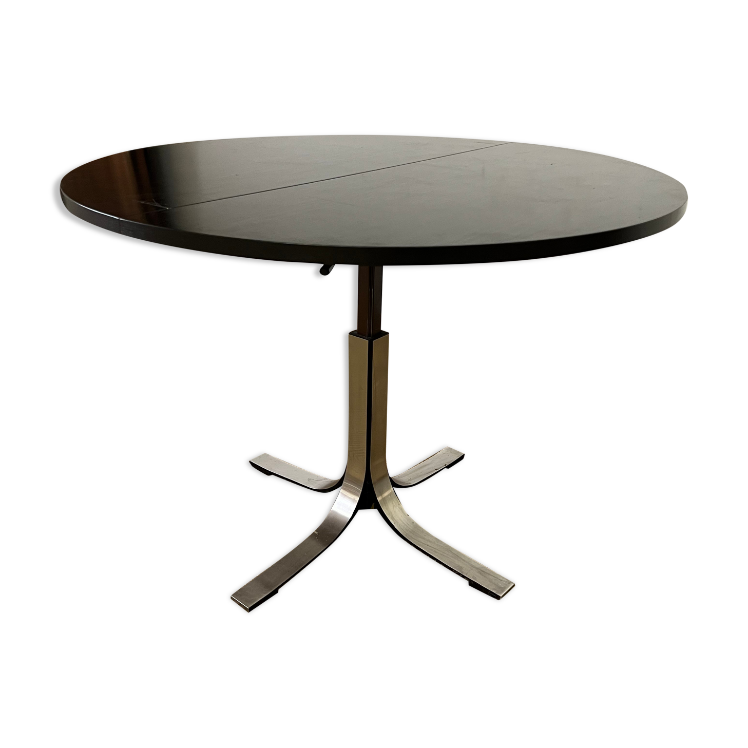 Round table with extension