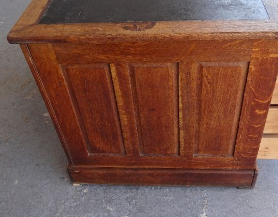 Bureau américain à caisson en chêne
